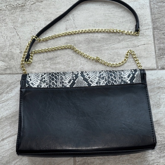 Neiman Marcus- Chic Black and Gray Snake Print Women's Bag - Picture 4 of 12
